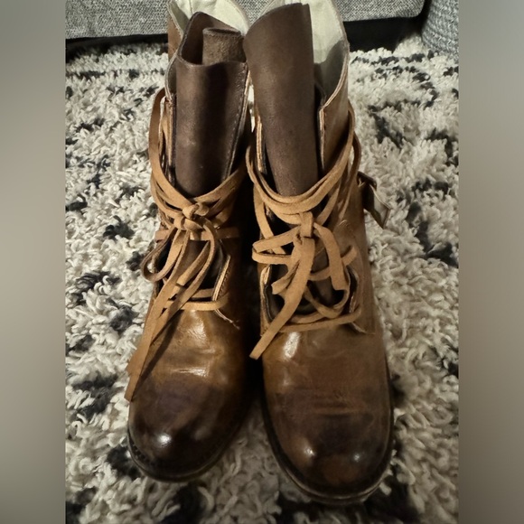 Maurice’s Boots - Picture 3 of 5